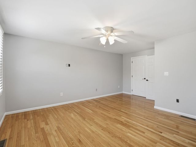 15 Jasmine Ct, Dracut, MA 01826