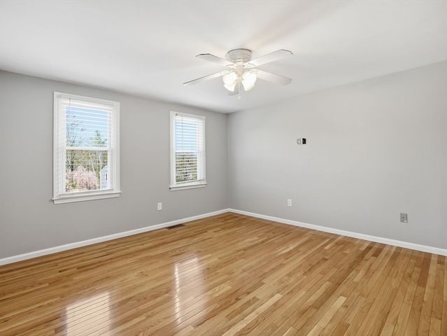 15 Jasmine Ct, Dracut, MA 01826