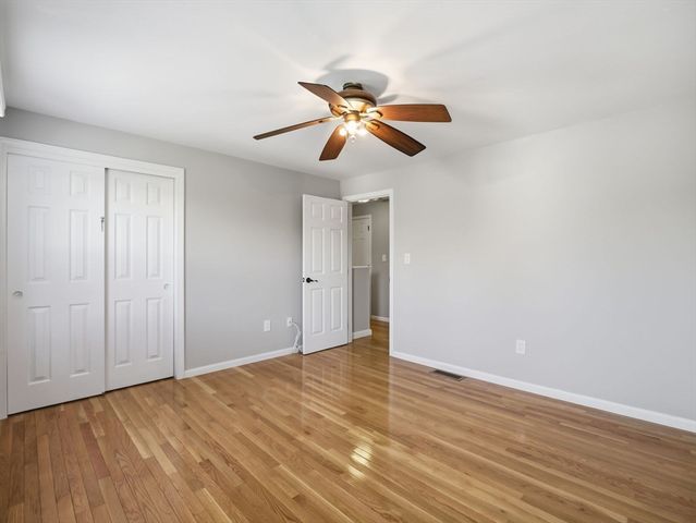 15 Jasmine Ct, Dracut, MA 01826