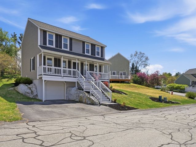 15 Jasmine Ct, Dracut, MA 01826