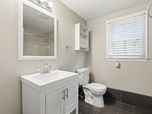 15 Jasmine Ct, Dracut, MA 01826