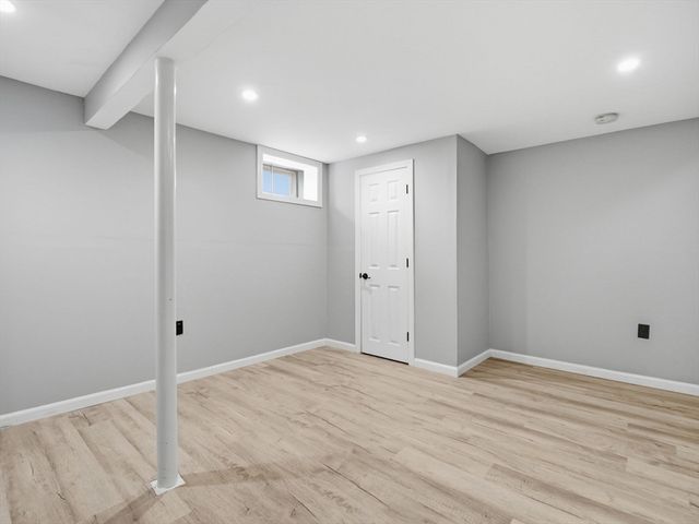 15 Jasmine Ct, Dracut, MA 01826