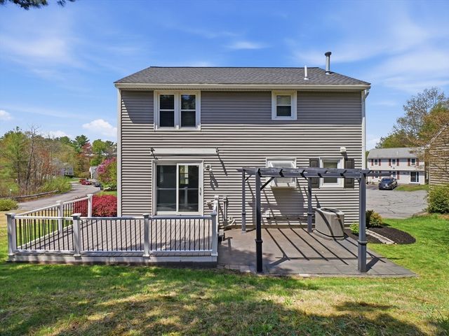 15 Jasmine Ct, Dracut, MA 01826