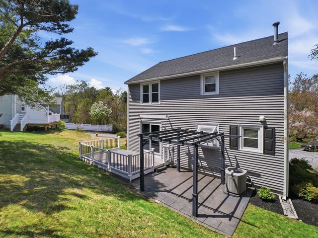15 Jasmine Ct, Dracut, MA 01826