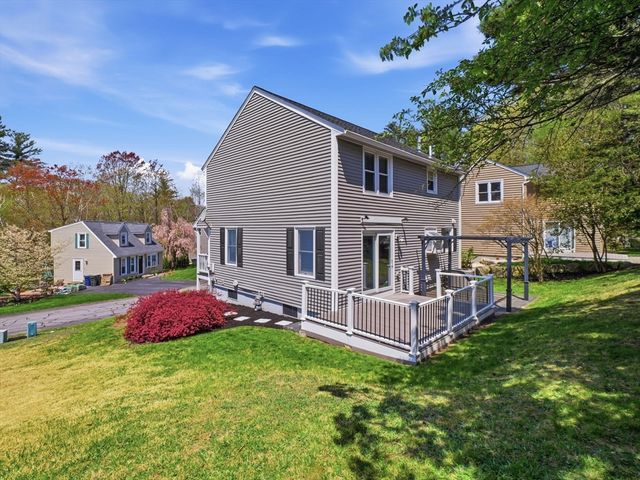 15 Jasmine Ct, Dracut, MA 01826