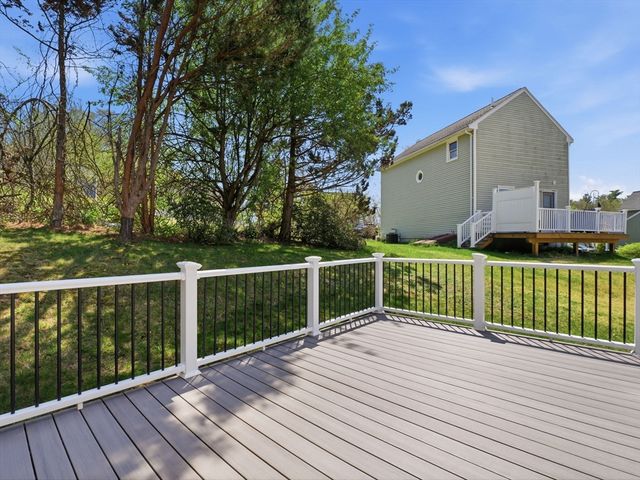 15 Jasmine Ct, Dracut, MA 01826