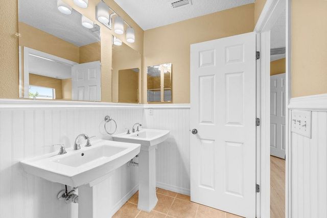 211 Crete Ct, St Augustine, FL 32084
