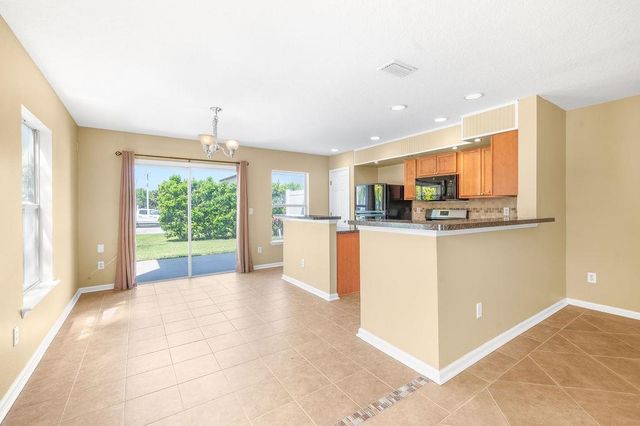 211 Crete Ct, St Augustine, FL 32084