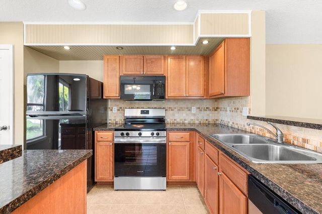 211 Crete Ct, St Augustine, FL 32084