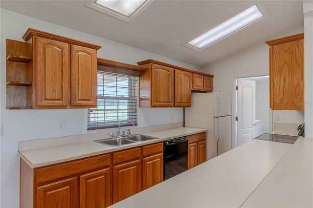 8197 CR 736, Center Hill, FL 33514