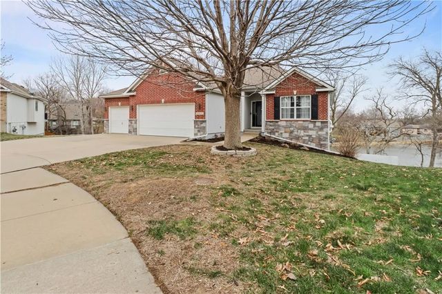 11142 Whispering Lane, Kansas City, KS 66109