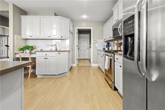 11142 Whispering Lane, Kansas City, KS 66109