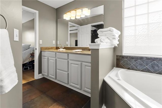 11142 Whispering Lane, Kansas City, KS 66109