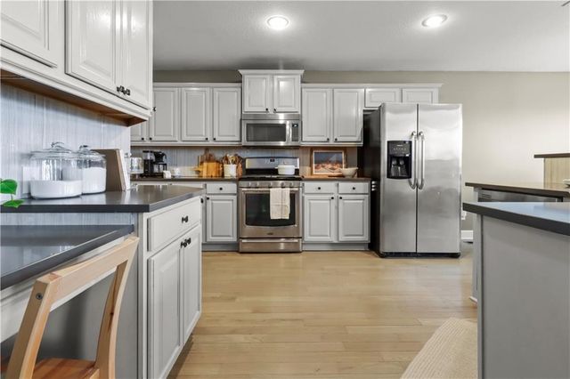 11142 Whispering Lane, Kansas City, KS 66109