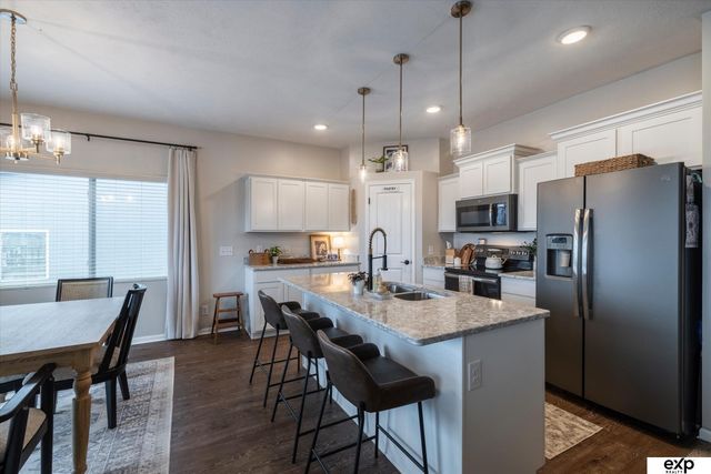18803 Greenleaf Street, Omaha, NE 68136