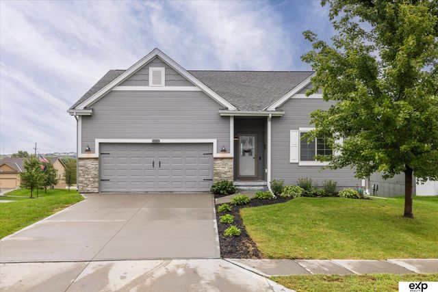 18803 Greenleaf Street, Omaha, NE 68136