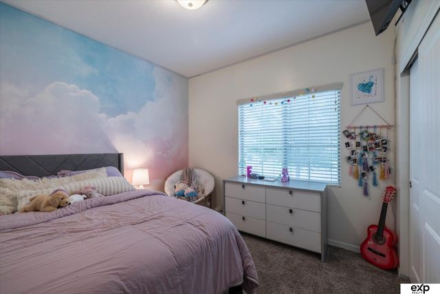 18803 Greenleaf Street, Omaha, NE 68136