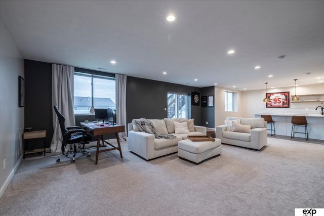 18803 Greenleaf Street, Omaha, NE 68136