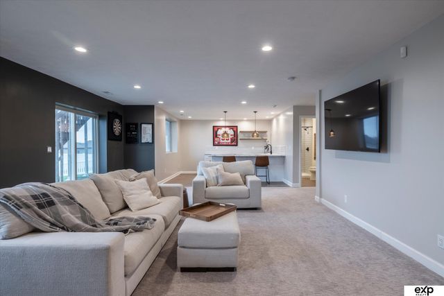 18803 Greenleaf Street, Omaha, NE 68136