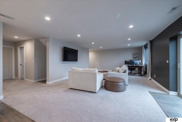 18803 Greenleaf Street, Omaha, NE 68136