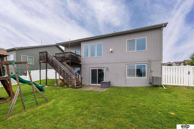 18803 Greenleaf Street, Omaha, NE 68136