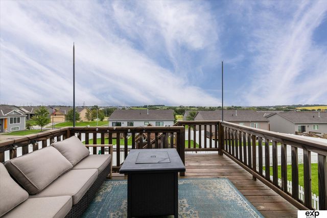 18803 Greenleaf Street, Omaha, NE 68136