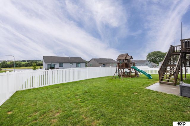 18803 Greenleaf Street, Omaha, NE 68136