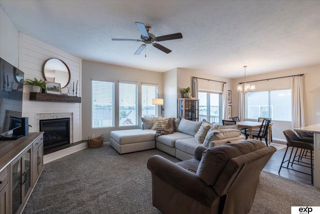 18803 Greenleaf Street, Omaha, NE 68136