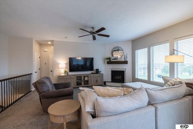 18803 Greenleaf Street, Omaha, NE 68136