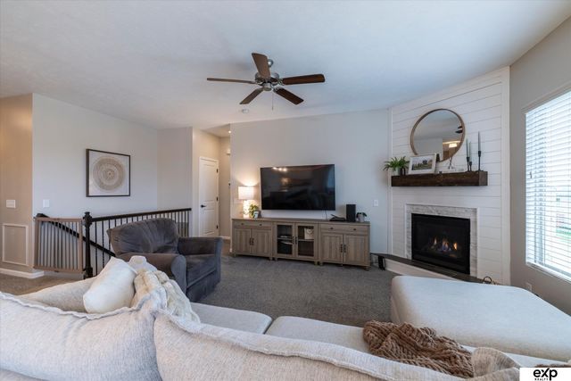 18803 Greenleaf Street, Omaha, NE 68136