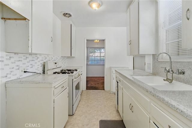 4794 Granada Avenue, Riverside, CA 92504