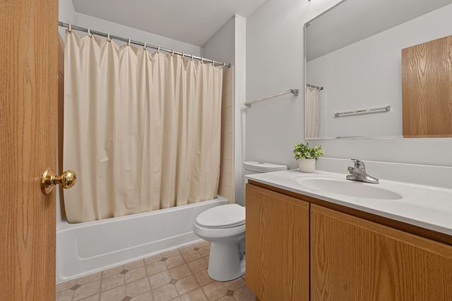 2835 Cattail Court C, Wauconda, IL 60084