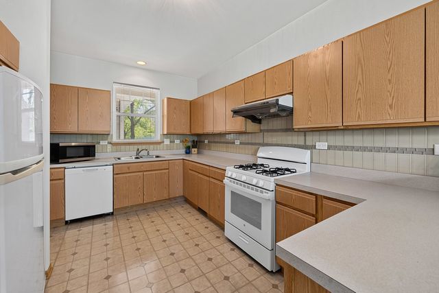 2835 Cattail Court C, Wauconda, IL 60084