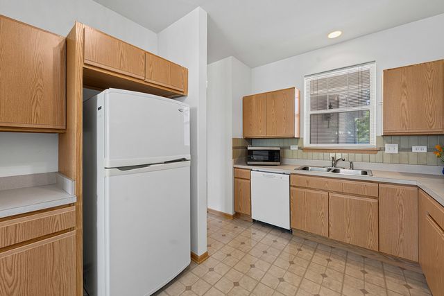 2835 Cattail Court C, Wauconda, IL 60084