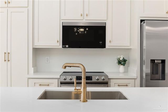 2504 Ana Regina Street, Mission, TX 78574