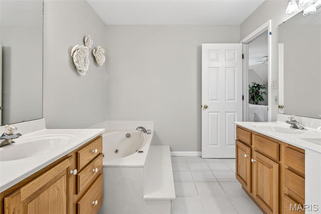 1044 Holly River Drive, Florissant, MO 63031