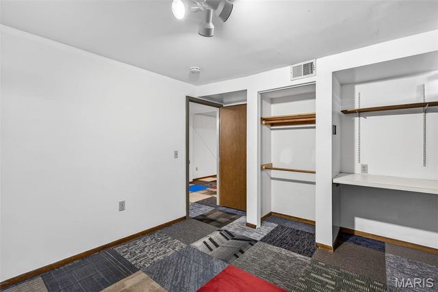 1044 Holly River Drive, Florissant, MO 63031