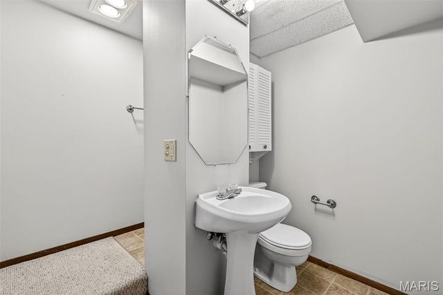 1044 Holly River Drive, Florissant, MO 63031