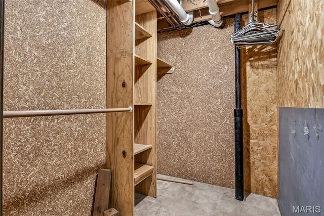 1044 Holly River Drive, Florissant, MO 63031