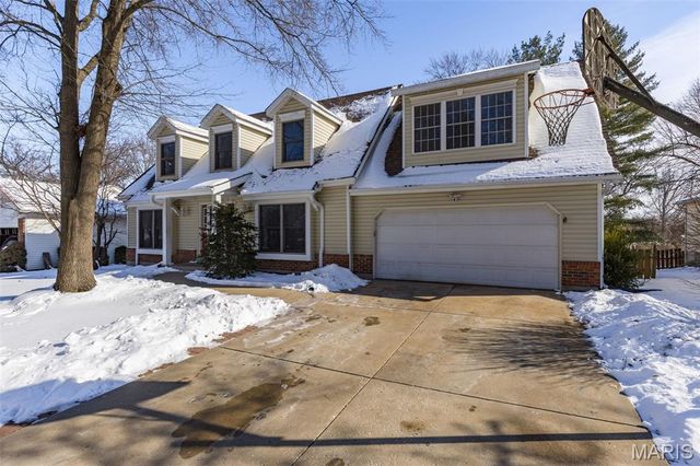 1044 Holly River Drive, Florissant, MO 63031