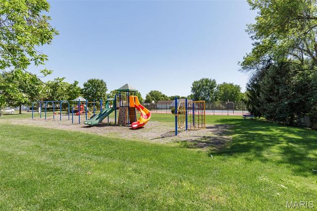 1044 Holly River Drive, Florissant, MO 63031