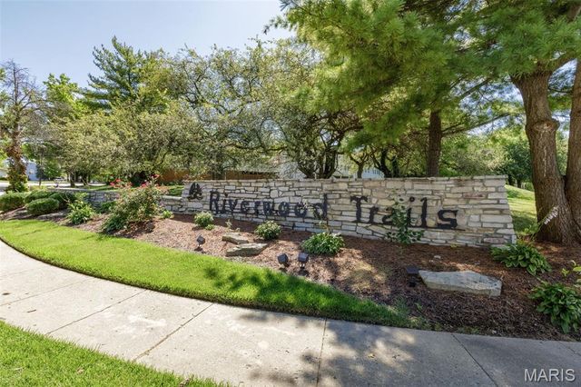 1044 Holly River Drive, Florissant, MO 63031