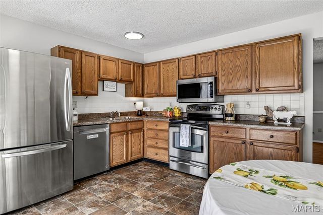 1044 Holly River Drive, Florissant, MO 63031