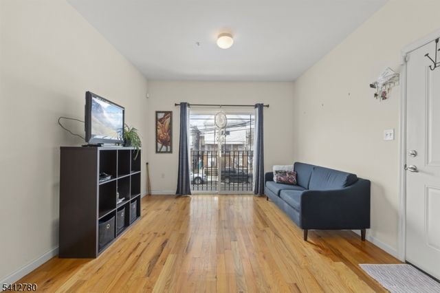 56 Delaware St, Elizabeth City, NJ 07206