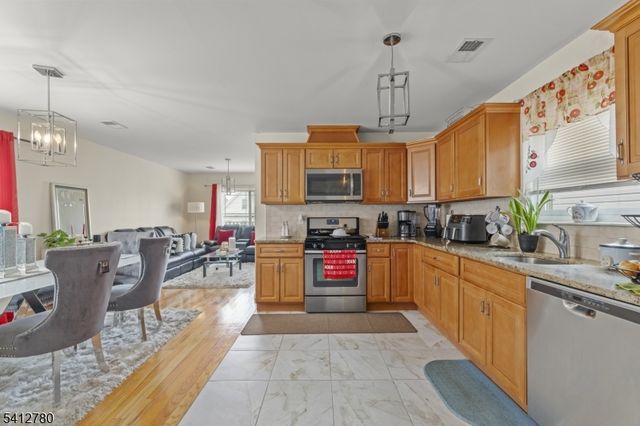 56 Delaware St, Elizabeth City, NJ 07206