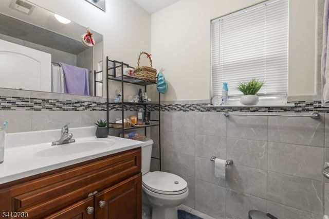 56 Delaware St, Elizabeth City, NJ 07206