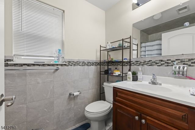 56 Delaware St, Elizabeth City, NJ 07206