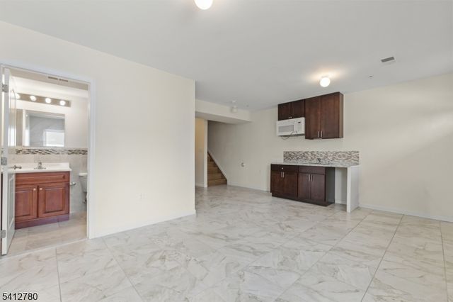 56 Delaware St, Elizabeth City, NJ 07206