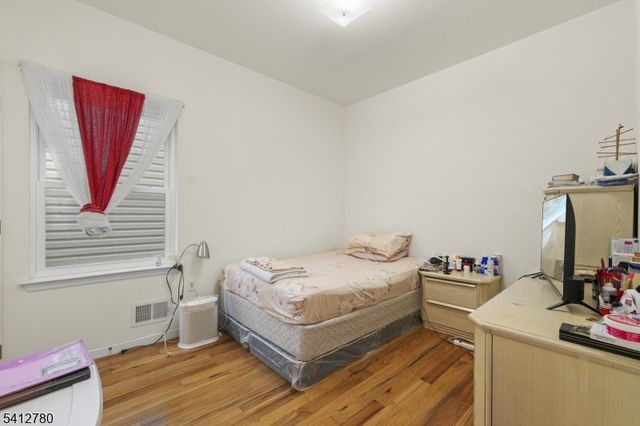 56 Delaware St, Elizabeth City, NJ 07206