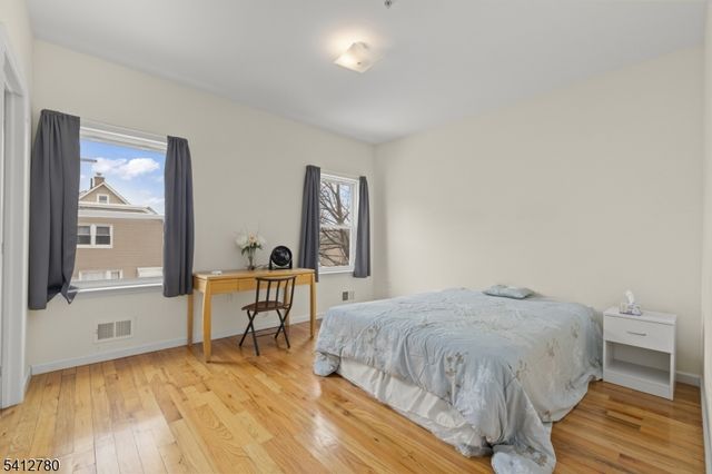 56 Delaware St, Elizabeth City, NJ 07206